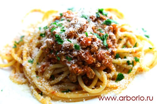 pasta with ragout Букаттини с мясным соусом.