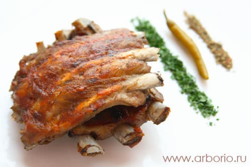 pork_ribs Свиные ребрышки на гриле.