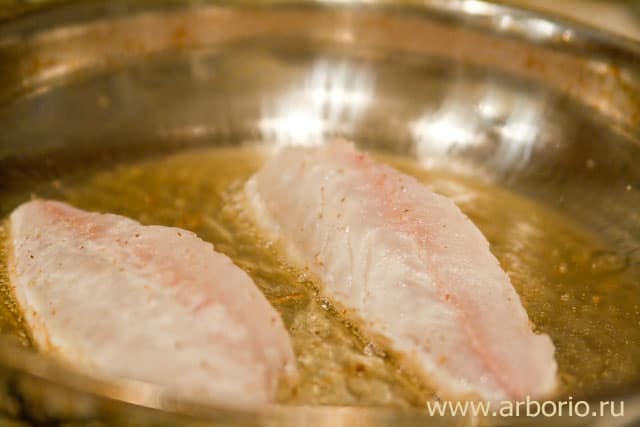 fish prawn sauce 1 Рыба со сливочным соусом и креветками.