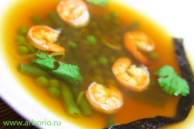 hot prawn soup Острый суп с креветками.