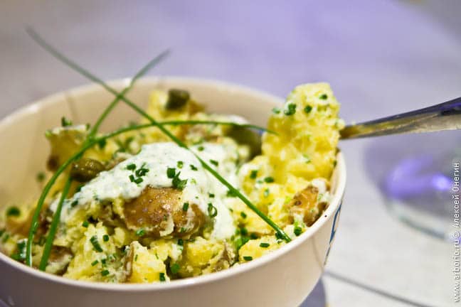 Салат из молодого картофеля. фото young potato salad Салат из молодого картофеля.