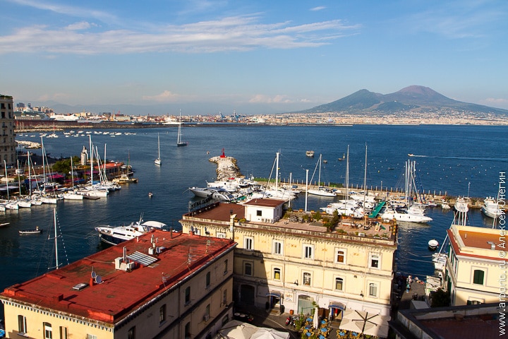 Город с видом на Везувий - Неаполь, Италия фото
