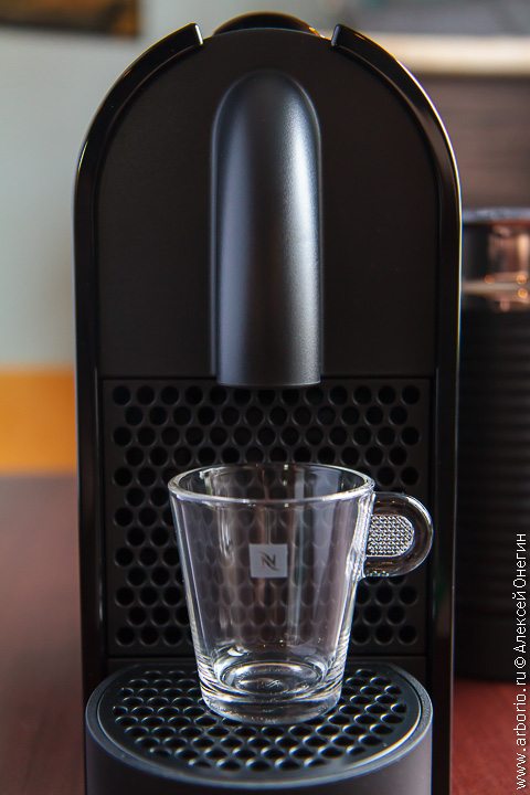 Кофемашина UMilk Pure Black от Nespresso - фото