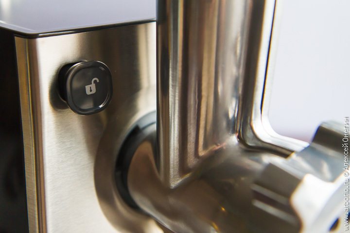 Фото к рецепту Мясорубка Philips HR2743 Мясорубка Philips HR2743 - фото