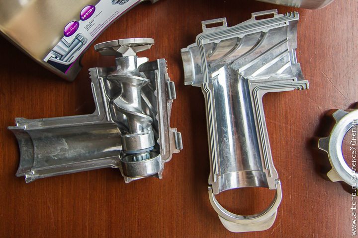Фото к рецепту Мясорубка Philips HR2743 Мясорубка Philips HR2743 - фото
